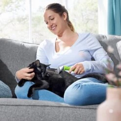 Frisco Deshedding Dog & Cat Brush -Pet Supplies Discount Store 206892 PT5. AC SS1800 V1680186161