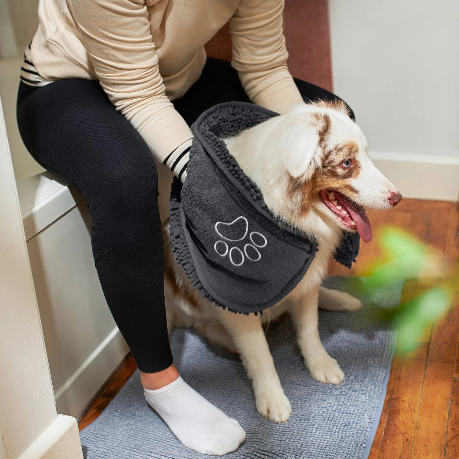 Frisco Microfiber Chenille Shammy Towel 7 Frisco Microfiber Chenille Shammy Towel - Image 5