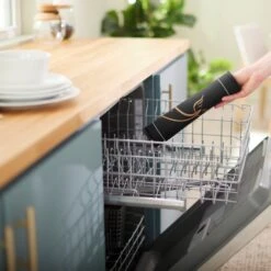 Frisco Silicone Fish Print Dog & Cat Food Mat, Black 13 Frisco Silicone Fish Print Dog & Cat Food Mat, Black -Pet Supplies Discount Store 311953 PT5. AC SS1800 V1642543891